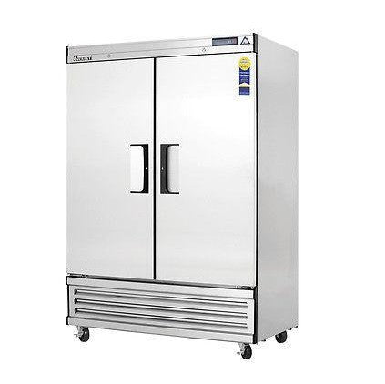 Everest EBF2 54-1/4" Two-Section Solid Door Upright Reach-In Freezer, 50 cu.ft.